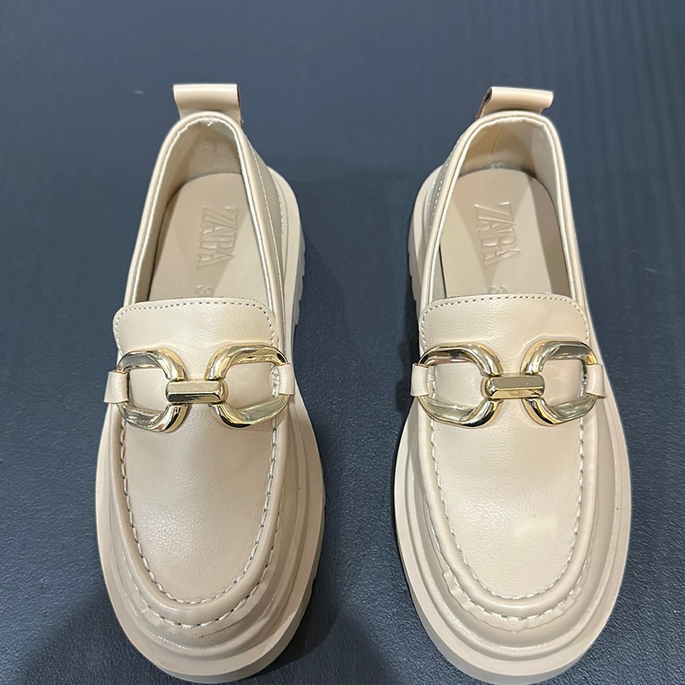 Kids Zara size 32 brand new